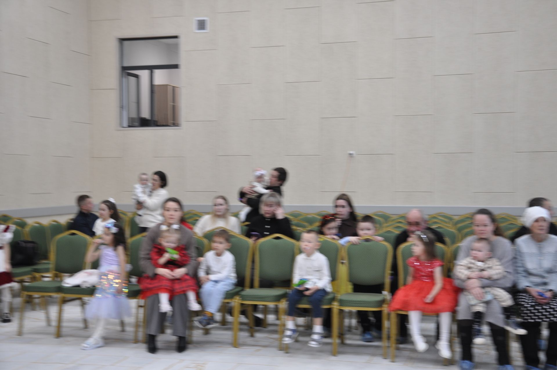 Сабада  әтиләре махсус хәрби операциядә булган мәктәпкәчә яшьтәге балалар өчен Чыршы бәйрәме узды