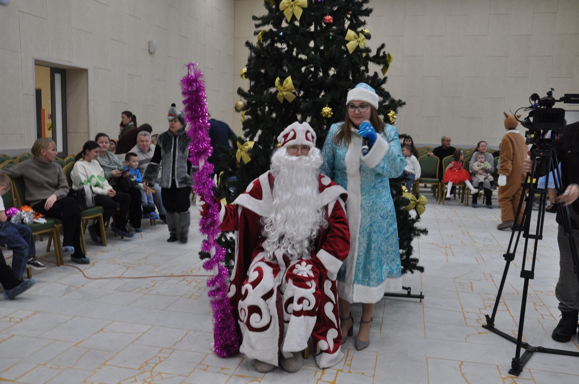 Сабада  әтиләре махсус хәрби операциядә булган мәктәпкәчә яшьтәге балалар өчен Чыршы бәйрәме узды