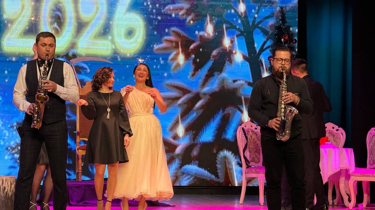 Район мәдәният йортында Саба тамашачысы өчен «Әлмәндәргә ияреп, ягъни, «Әлмәндәр хикмәтләре» дигән Яңа ел тамашасы күрсәтелде