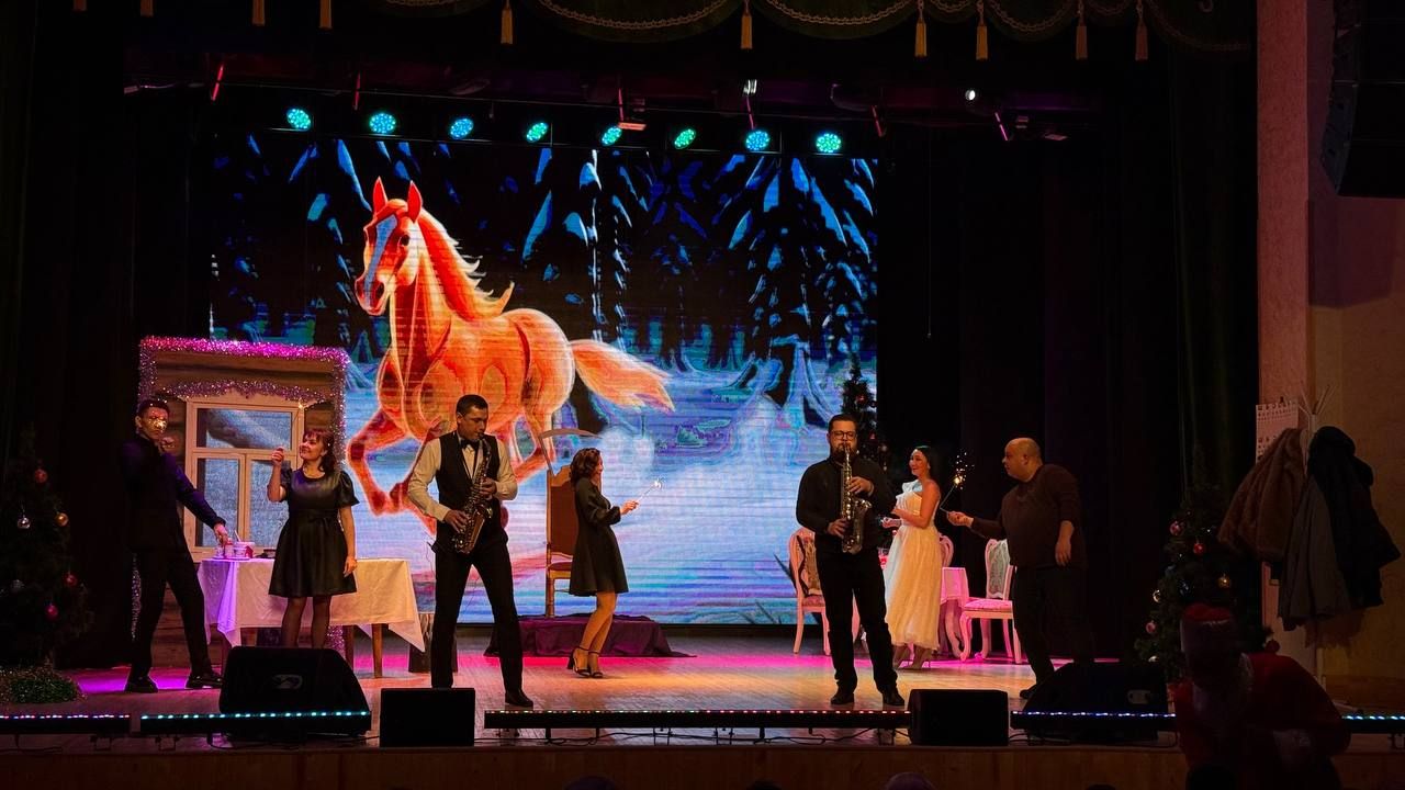 Район мәдәният йортында Саба тамашачысы өчен «Әлмәндәргә ияреп, ягъни, «Әлмәндәр хикмәтләре» дигән Яңа ел тамашасы күрсәтелде