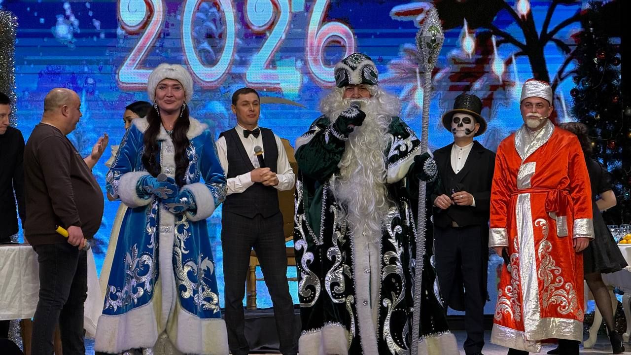 Район мәдәният йортында Саба тамашачысы өчен «Әлмәндәргә ияреп, ягъни, «Әлмәндәр хикмәтләре» дигән Яңа ел тамашасы күрсәтелде