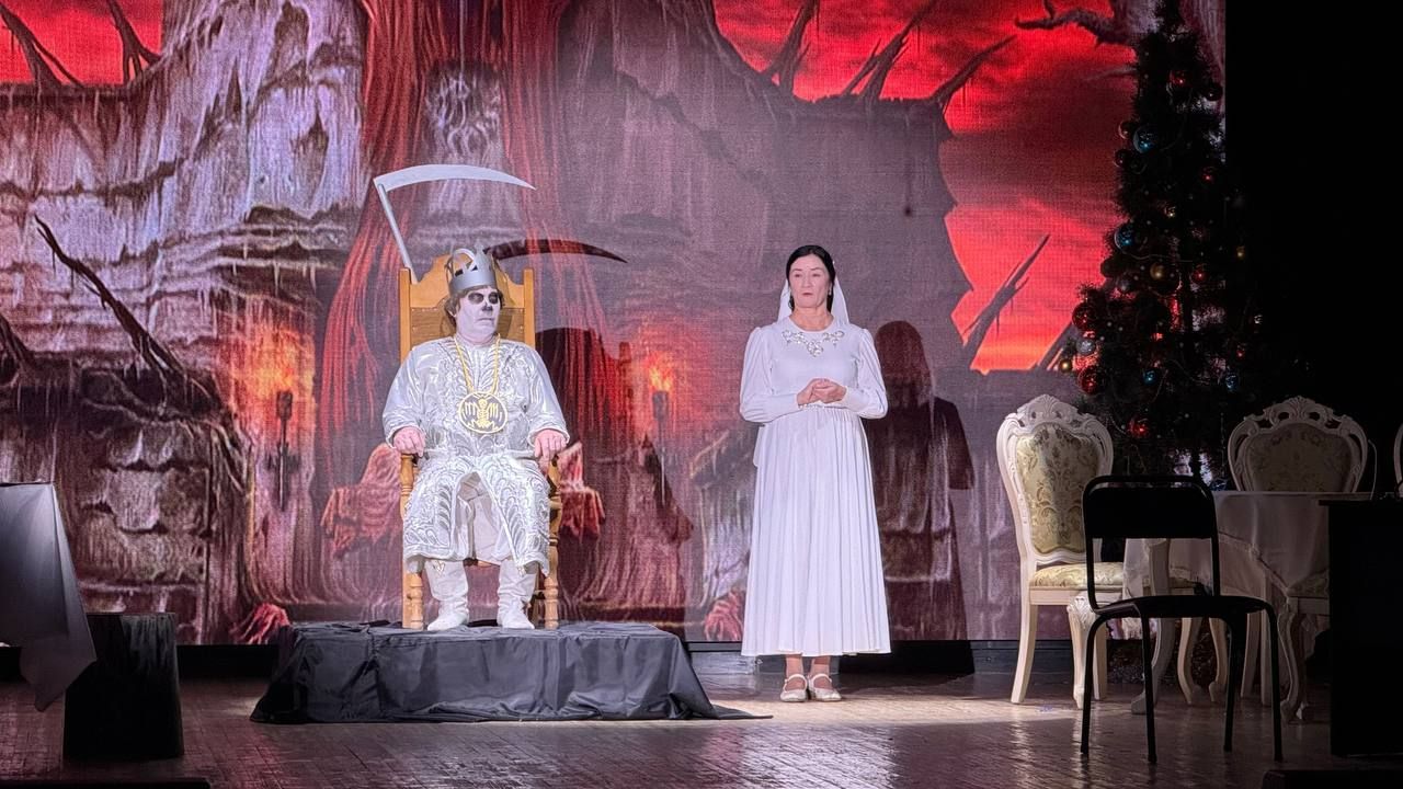 Район мәдәният йортында Саба тамашачысы өчен «Әлмәндәргә ияреп, ягъни, «Әлмәндәр хикмәтләре» дигән Яңа ел тамашасы күрсәтелде