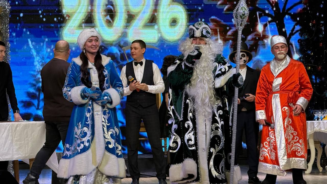 Район мәдәният йортында Саба тамашачысы өчен «Әлмәндәргә ияреп, ягъни, «Әлмәндәр хикмәтләре» дигән Яңа ел тамашасы күрсәтелде