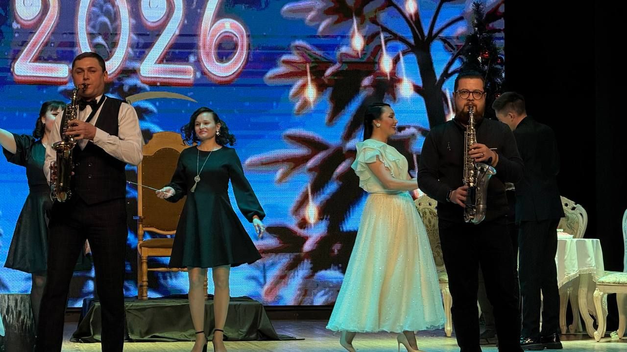 Район мәдәният йортында Саба тамашачысы өчен «Әлмәндәргә ияреп, ягъни, «Әлмәндәр хикмәтләре» дигән Яңа ел тамашасы күрсәтелде