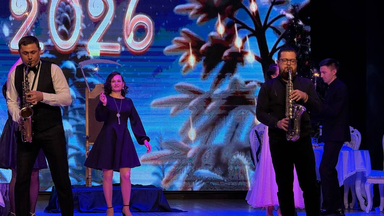 Район мәдәният йортында Саба тамашачысы өчен «Әлмәндәргә ияреп, ягъни, «Әлмәндәр хикмәтләре» дигән Яңа ел тамашасы күрсәтелде