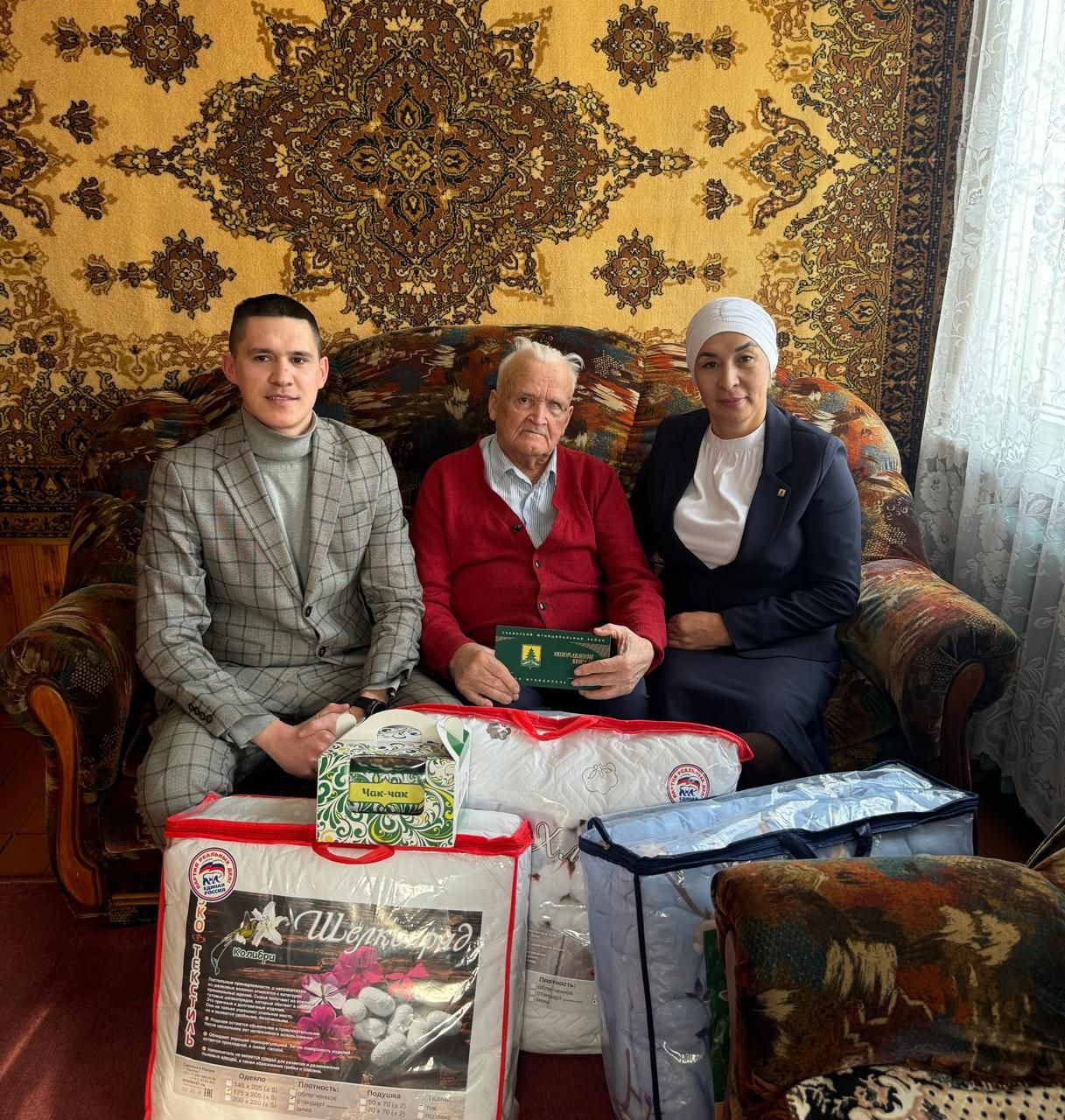Шәмәрдәндә яшәүче Хәмит Зиннәтуллинны 90 яшьлеге белән котладылар