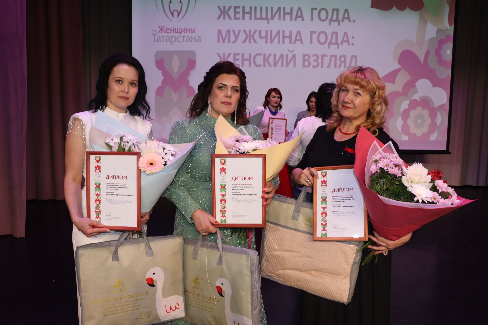 «Ел хатын-кызы. Ел ир-аты: хатын-кыз карашыннан» республика бәйгесендә зона ярышыннан райондашларыбыз зур җиңү белән кайтты