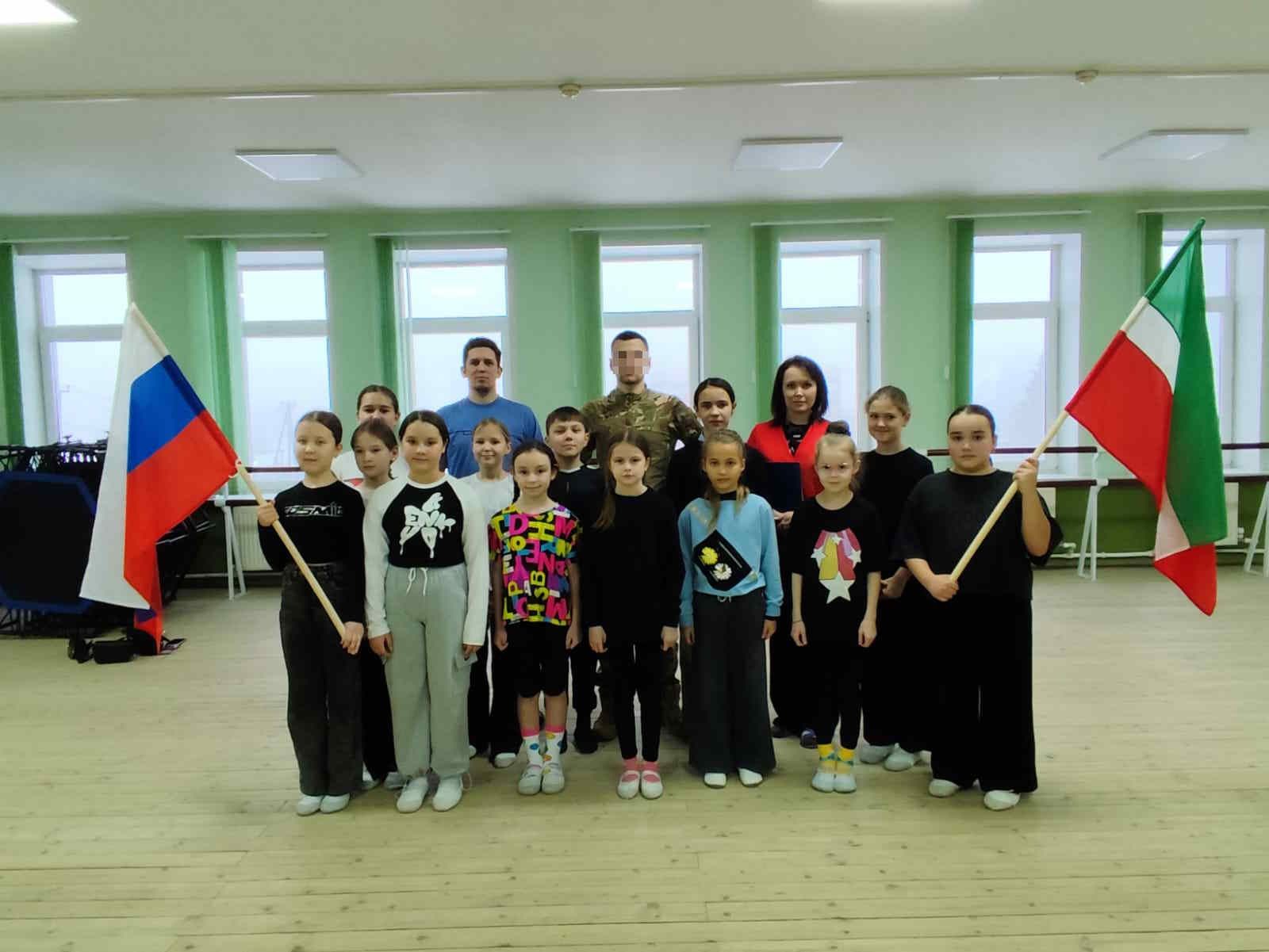 Шәмәрдәндә укучылар махсус хәрби операциясендә булган якташлары белән очраштылар