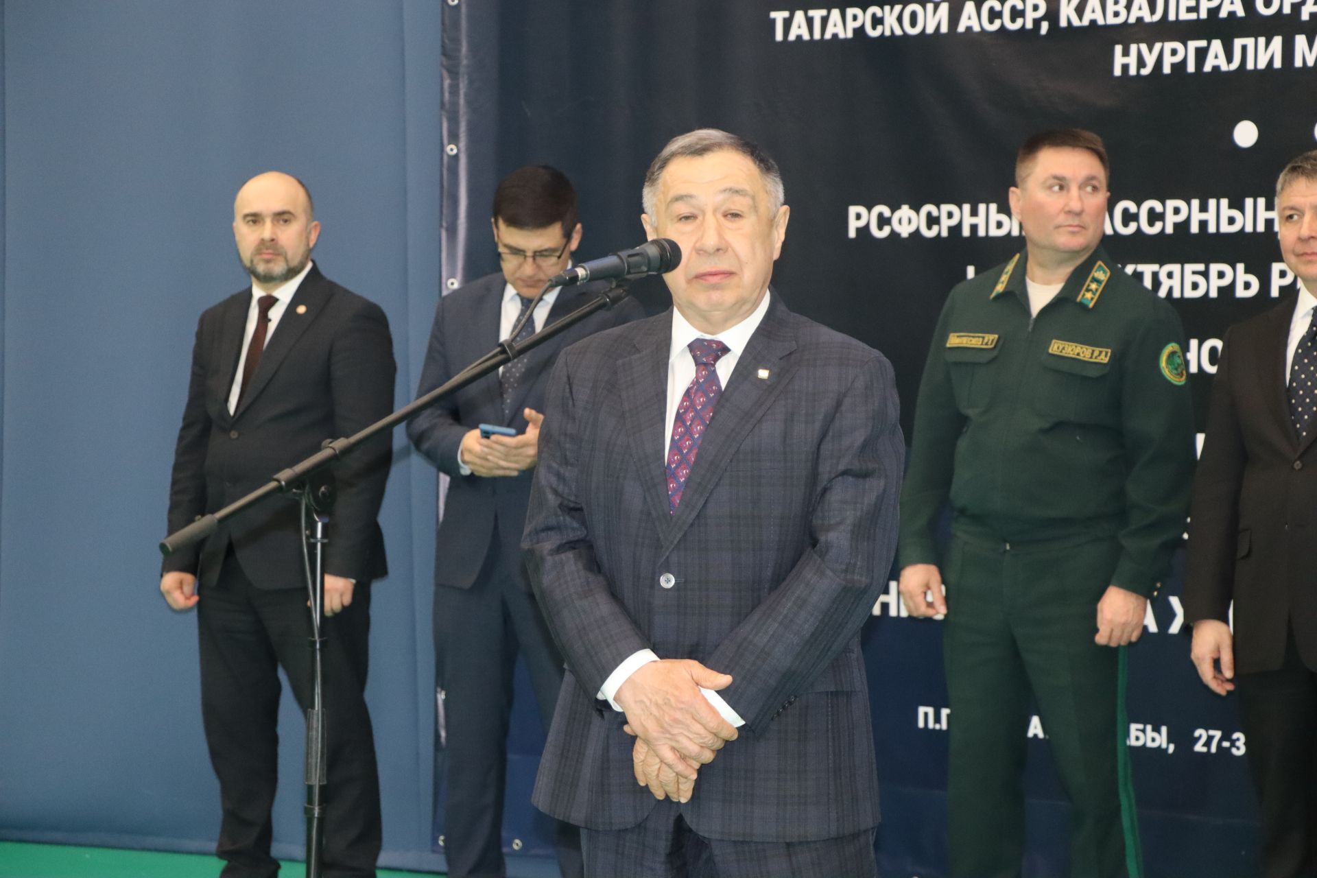 Сабага  ярышырга  Кытайдан  һәм Ираннан да  килделәр