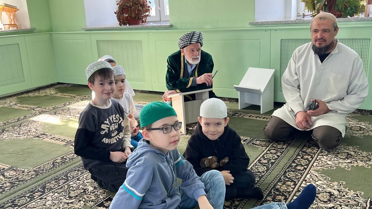 Сабада балалар өчен Азан әйтү һәм вәгазь сөйләү бәйгесендә 40лап бала катнашты