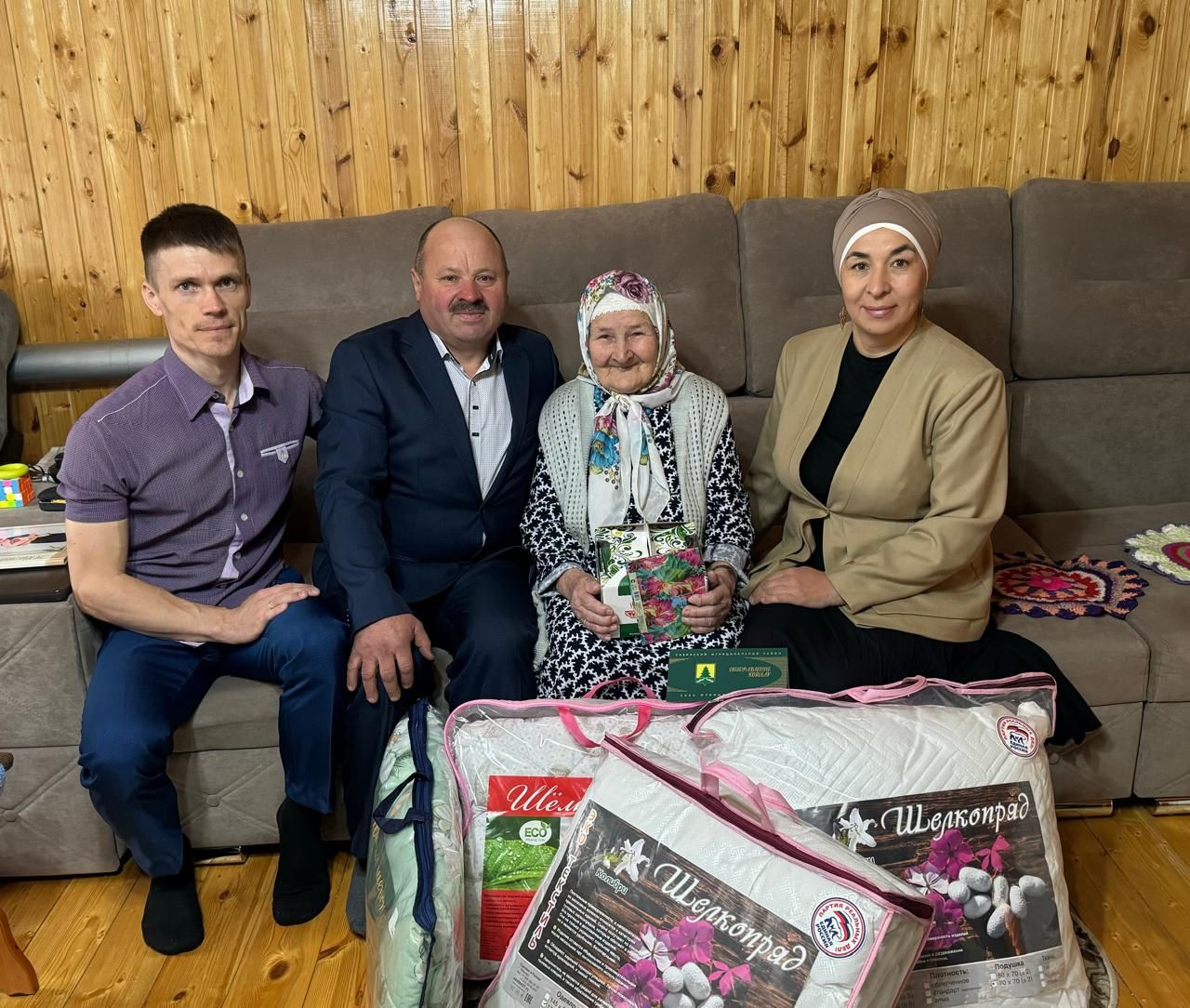 Югары Шытсу авылында гомер итүче Руза Әхсәнованы олы юбилее белән тәбрикләделәр