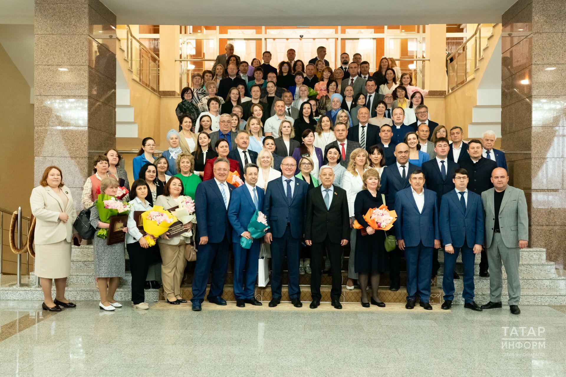 Сабалылар  Казанда узган Матбугат бәйрәмендә  килгән халыкны коймак белән сыйладылар
