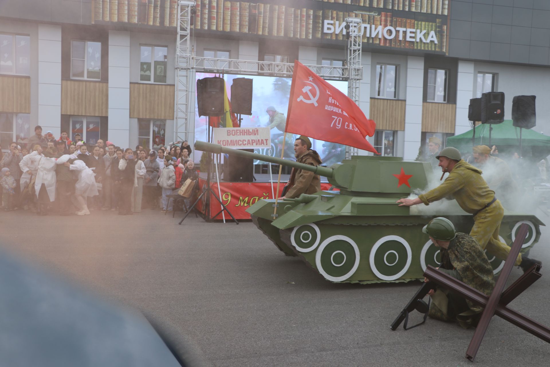 Бүген Сабада Җиңү бәйрәме узды (фоторепортаж)