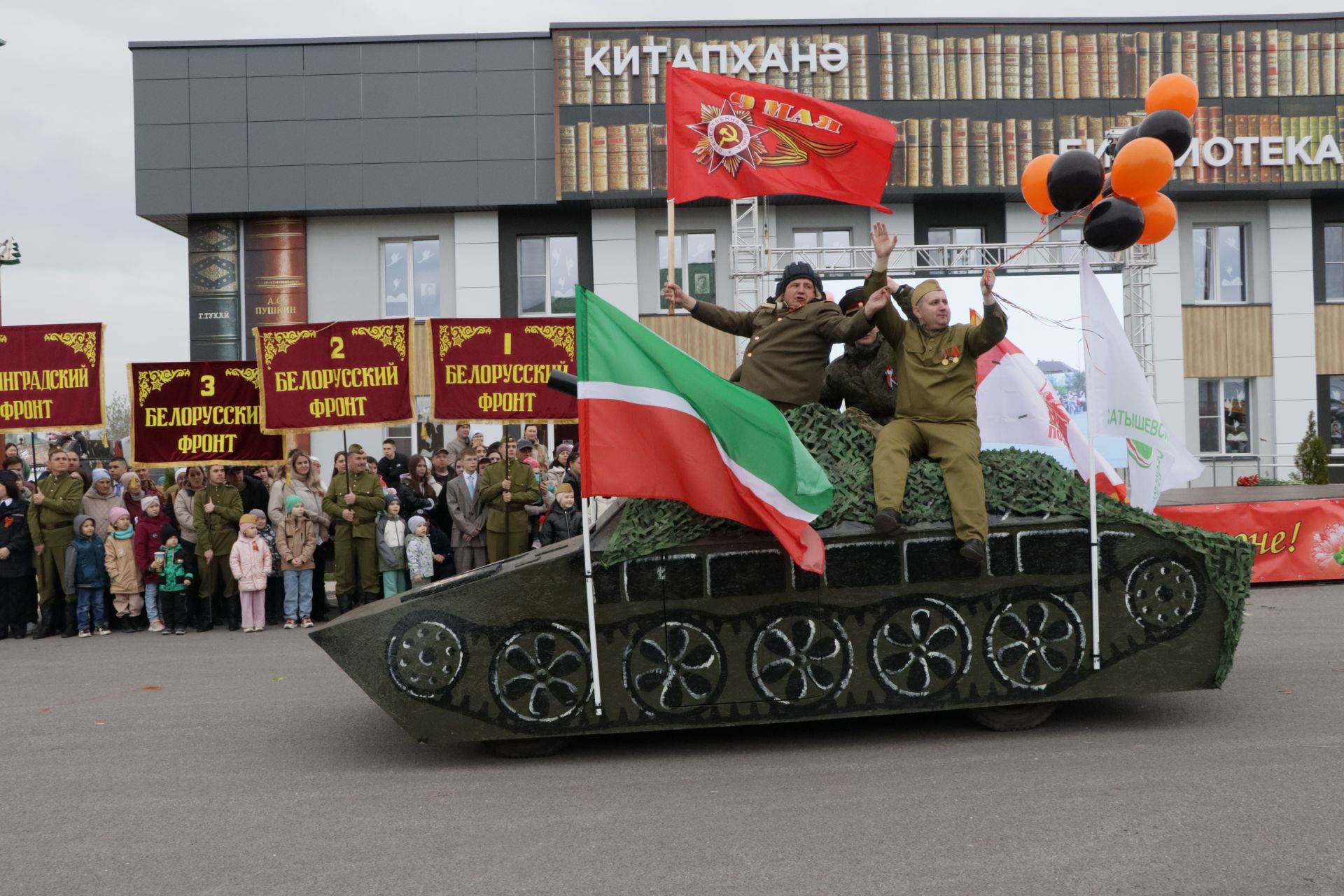 Бүген Сабада Җиңү бәйрәме узды (фоторепортаж)