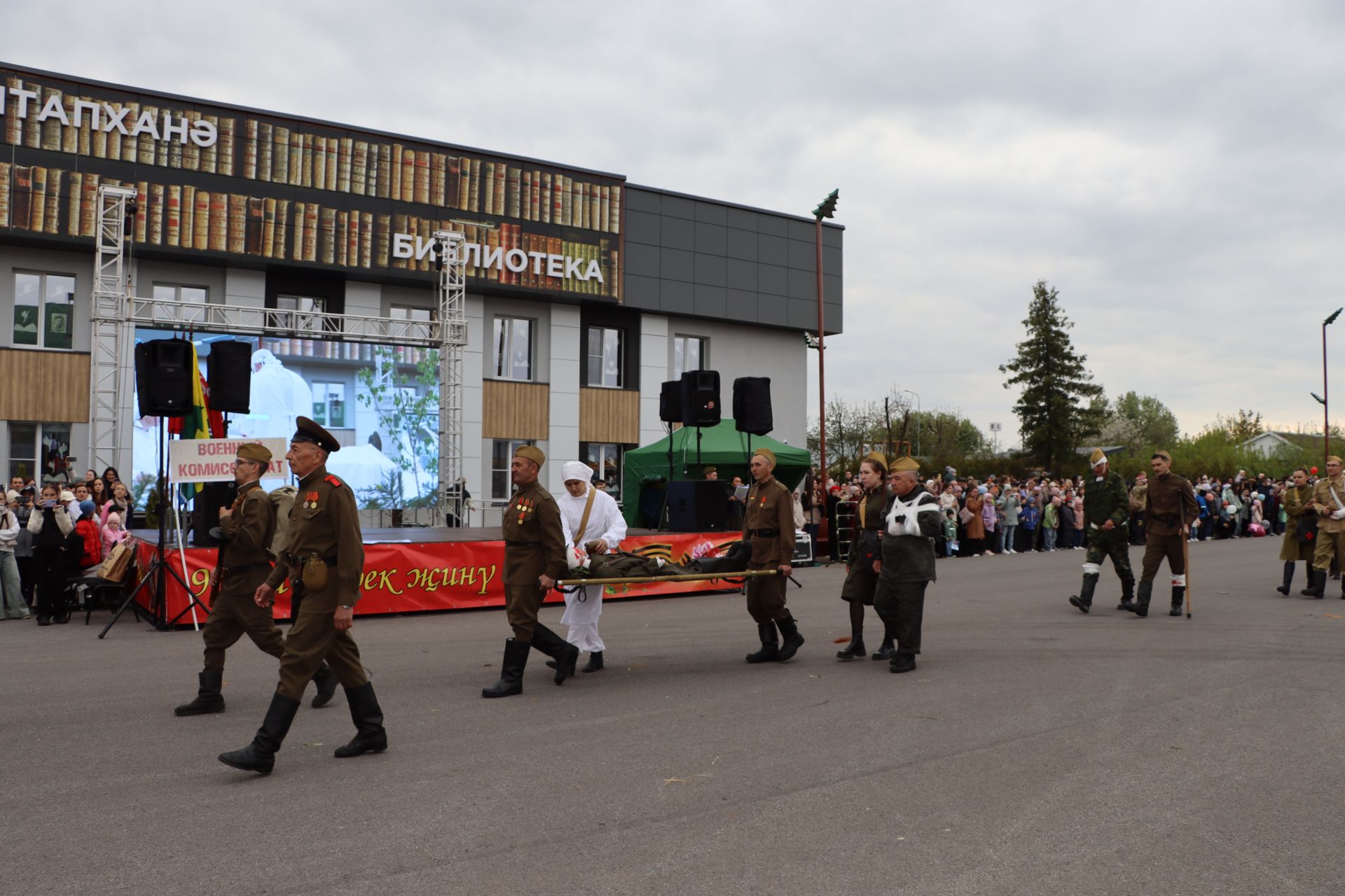Бүген Сабада Җиңү бәйрәме узды (фоторепортаж)