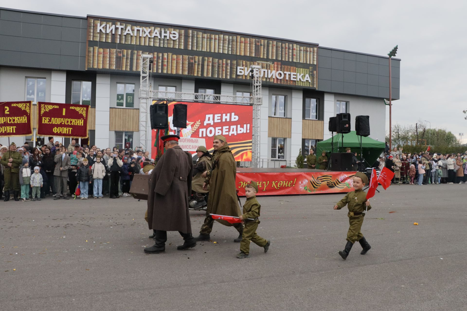 Бүген Сабада Җиңү бәйрәме узды (фоторепортаж)