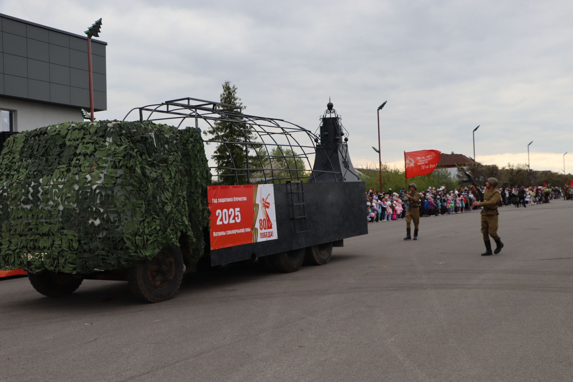Бүген Сабада Җиңү бәйрәме узды (фоторепортаж)