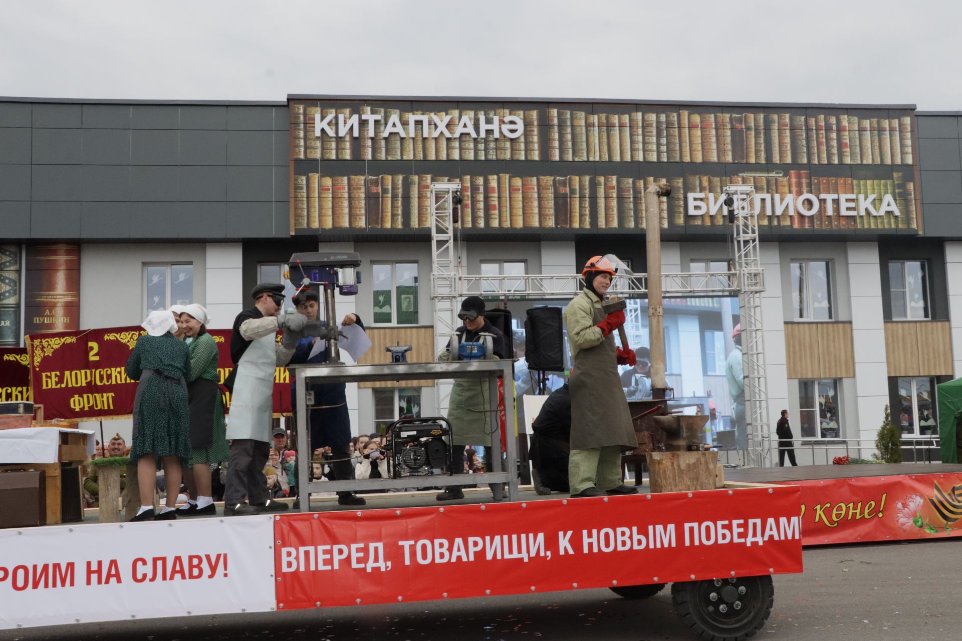 Бүген Сабада Җиңү бәйрәме узды (фоторепортаж)