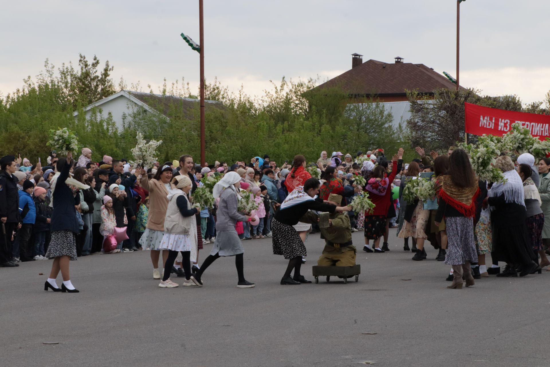 Бүген Сабада Җиңү бәйрәме узды (фоторепортаж)