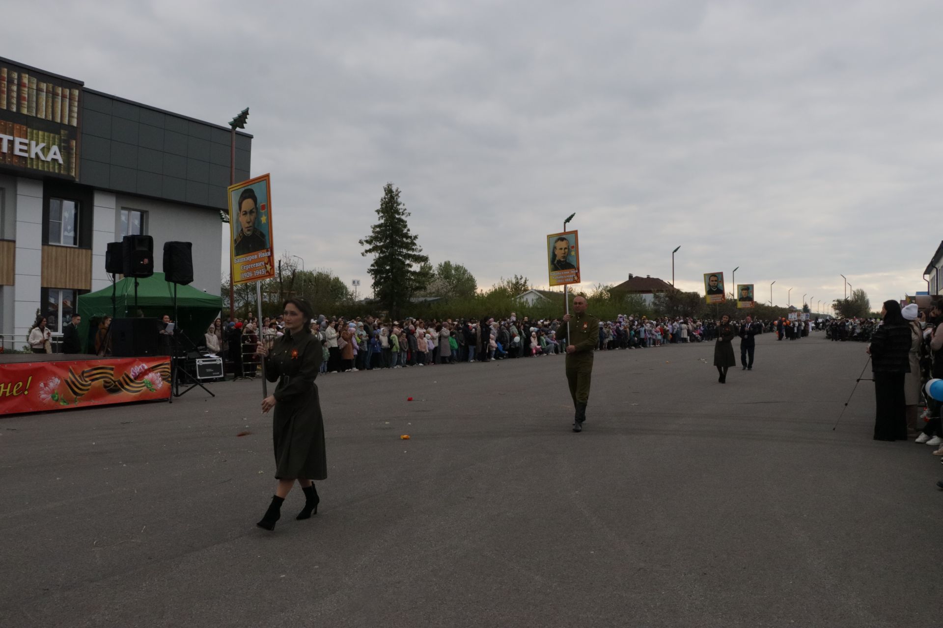Бүген Сабада Җиңү бәйрәме узды (фоторепортаж)