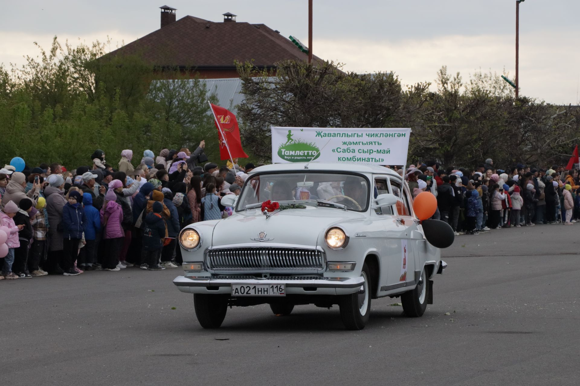 Бүген Сабада Җиңү бәйрәме узды (фоторепортаж)