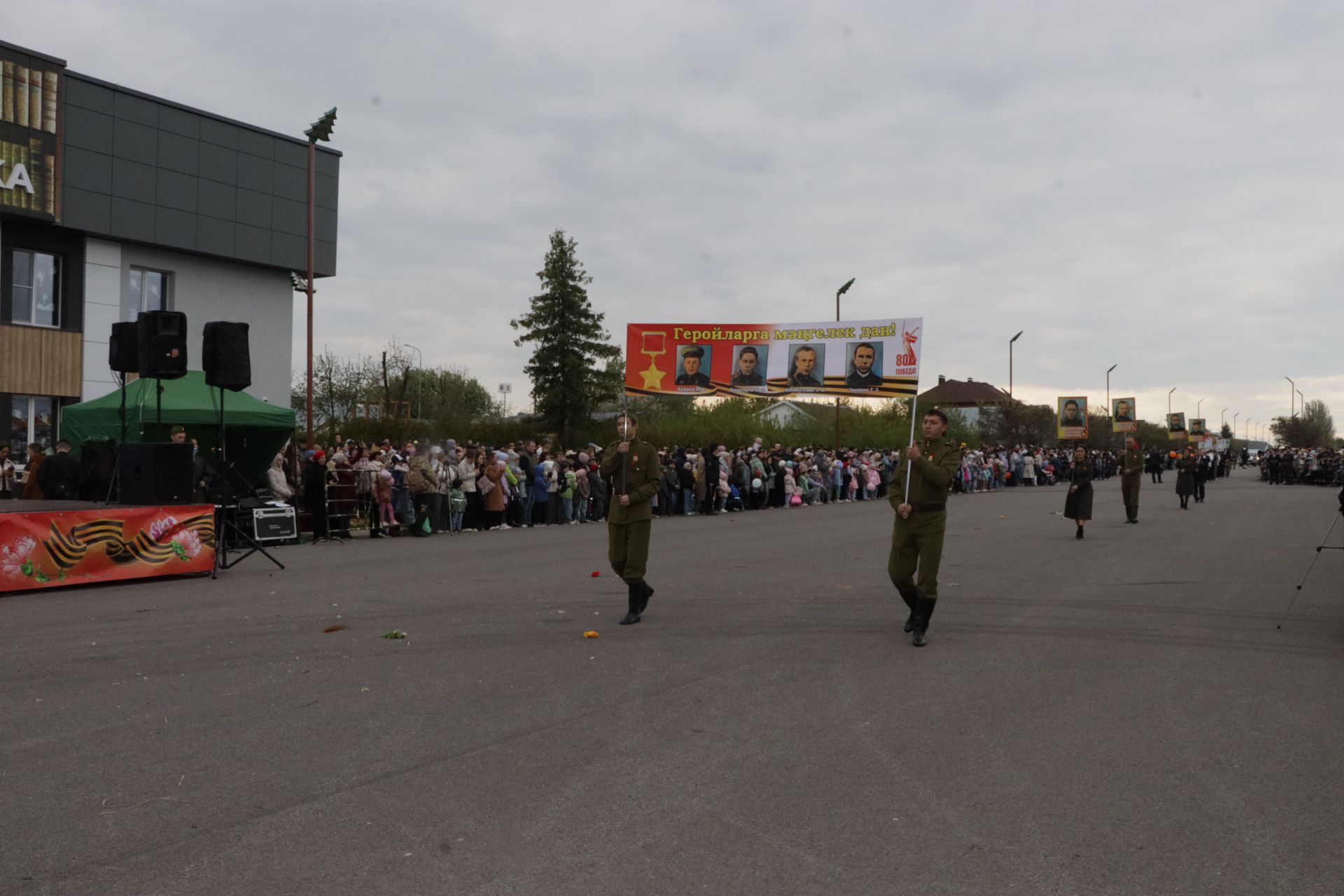 Бүген Сабада Җиңү бәйрәме узды (фоторепортаж)