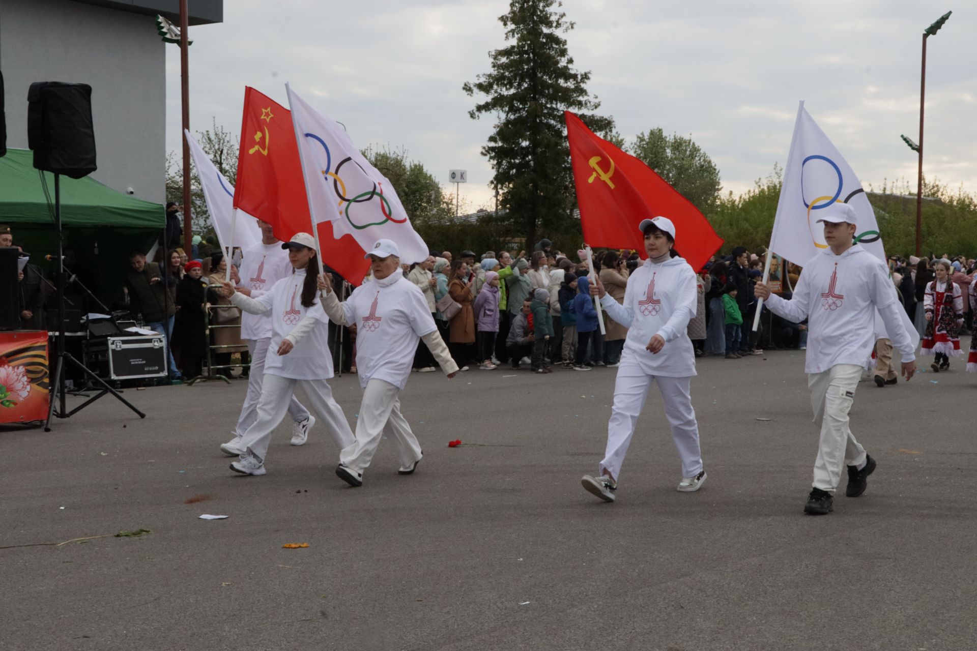 Бүген Сабада Җиңү бәйрәме узды (фоторепортаж)