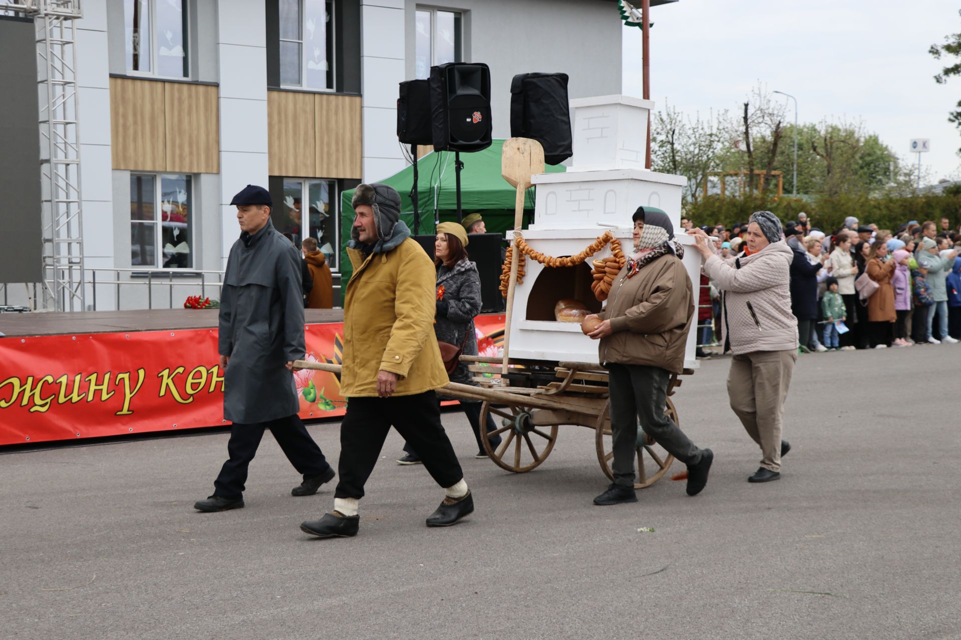 Бүген Сабада Җиңү бәйрәме узды (фоторепортаж)