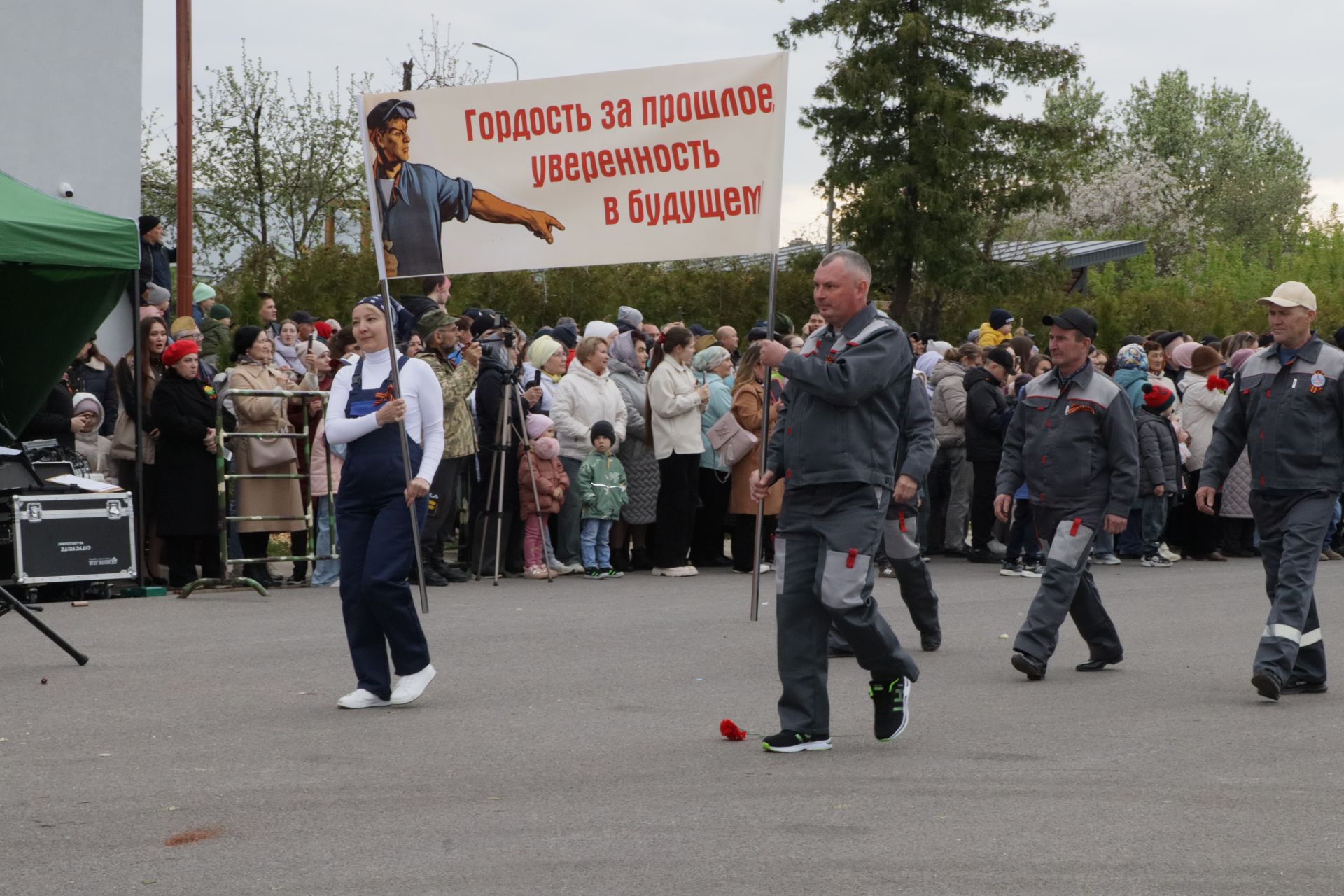 Бүген Сабада Җиңү бәйрәме узды (фоторепортаж)