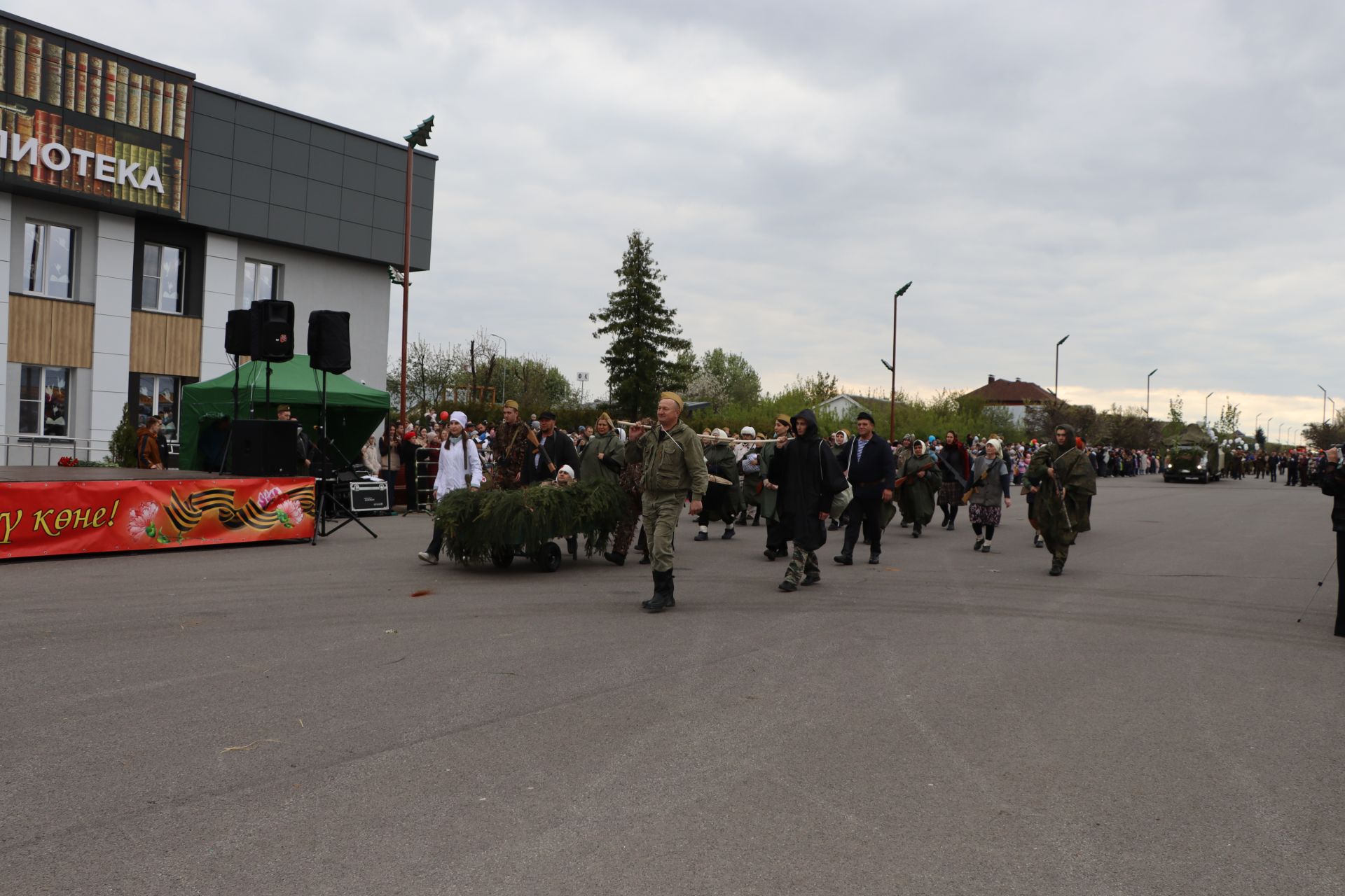 Бүген Сабада Җиңү бәйрәме узды (фоторепортаж)