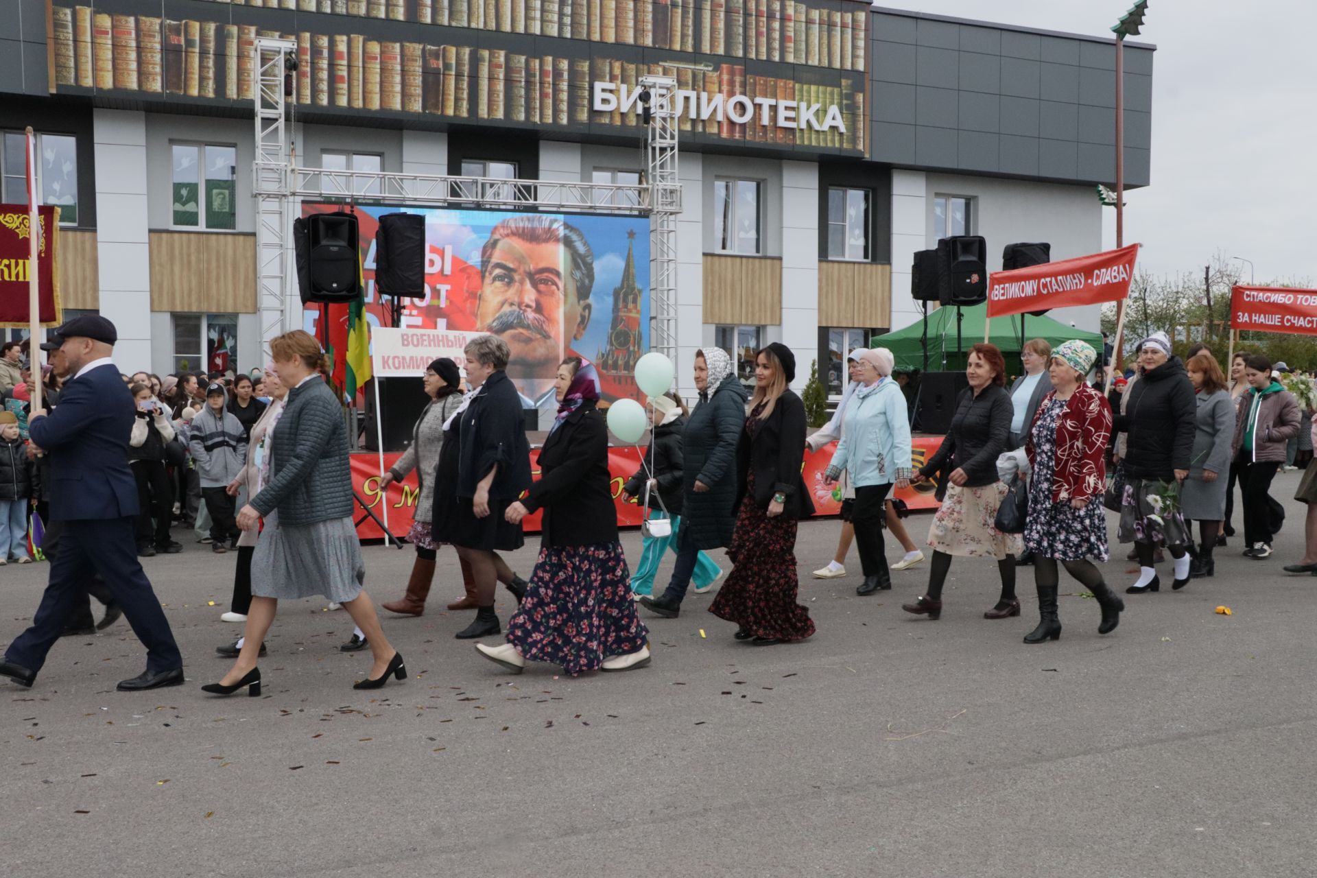 Бүген Сабада Җиңү бәйрәме узды (фоторепортаж)