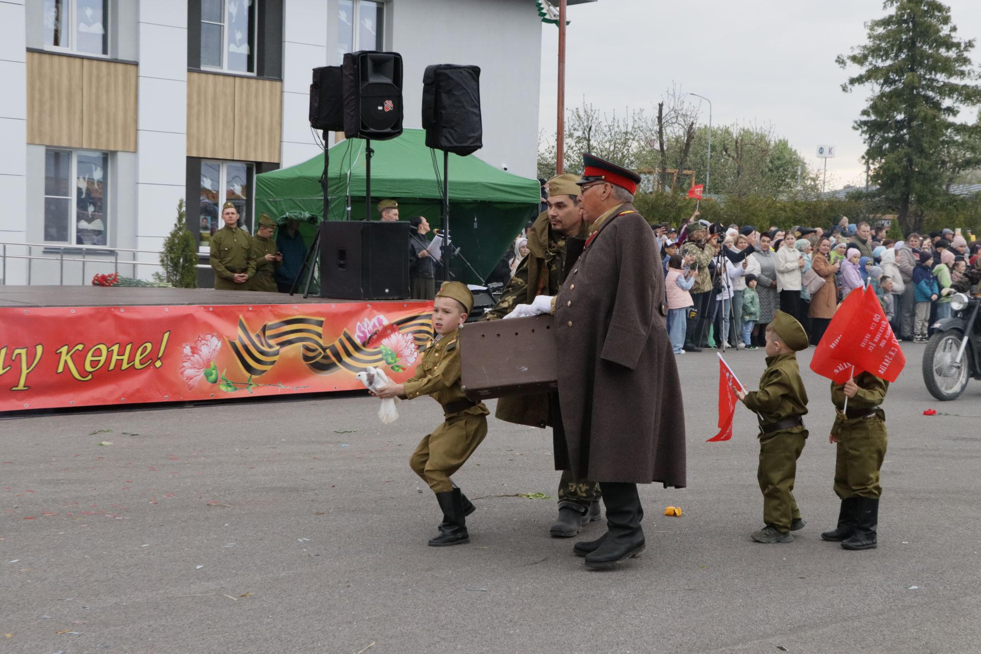 Бүген Сабада Җиңү бәйрәме узды (фоторепортаж)