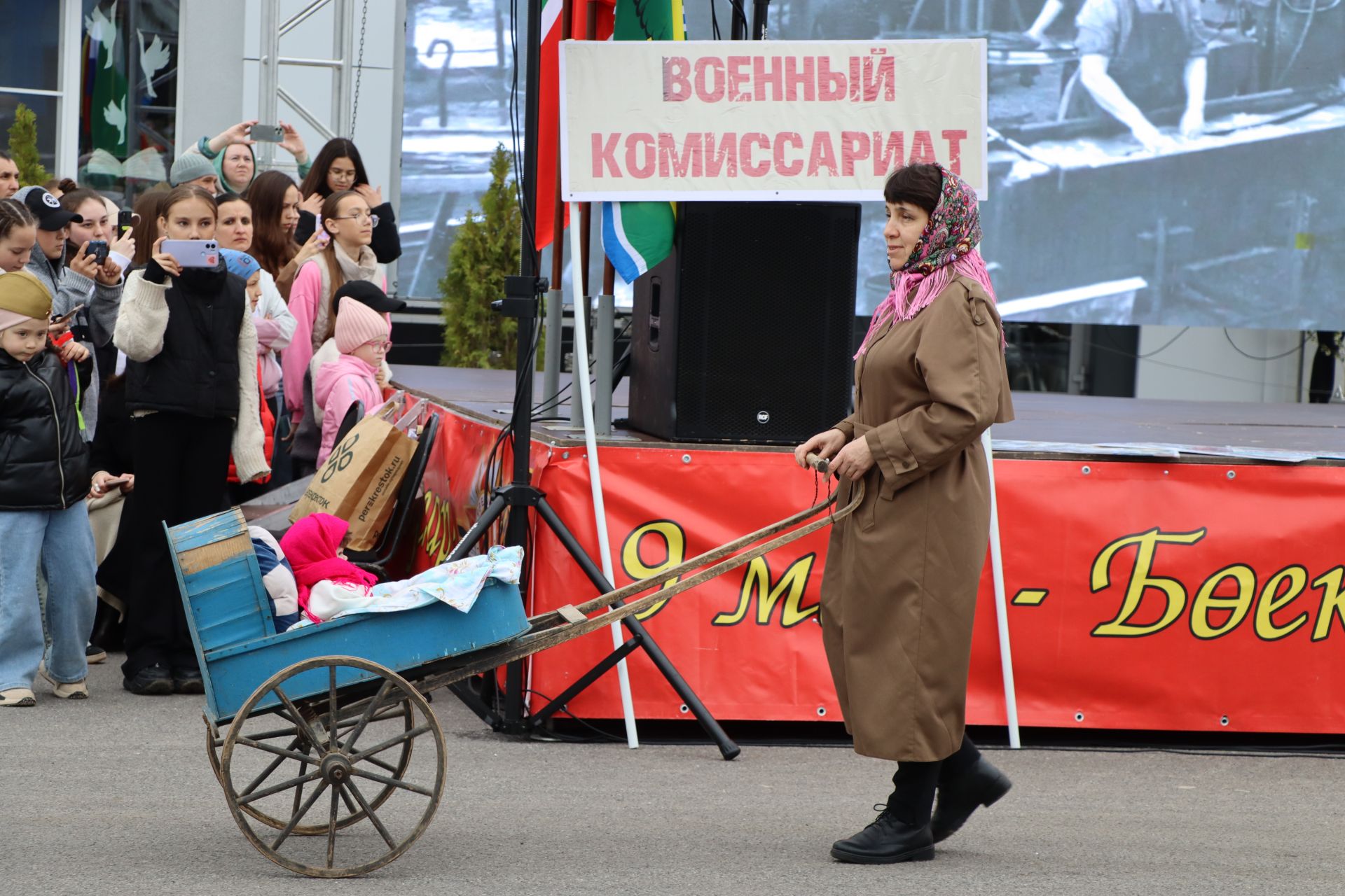 Бүген Сабада Җиңү бәйрәме узды (фоторепортаж)