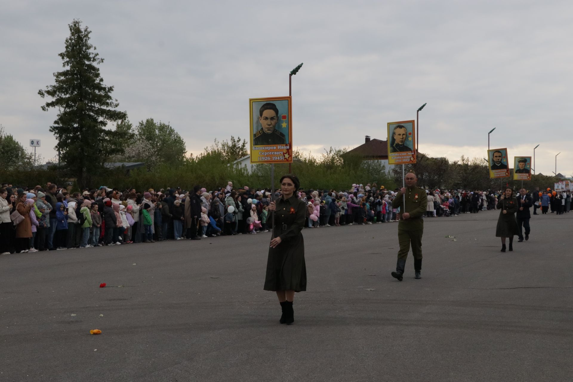 Бүген Сабада Җиңү бәйрәме узды (фоторепортаж)