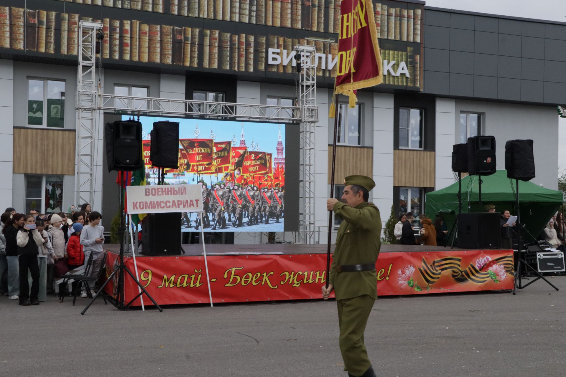 Бүген Сабада Җиңү бәйрәме узды (фоторепортаж)