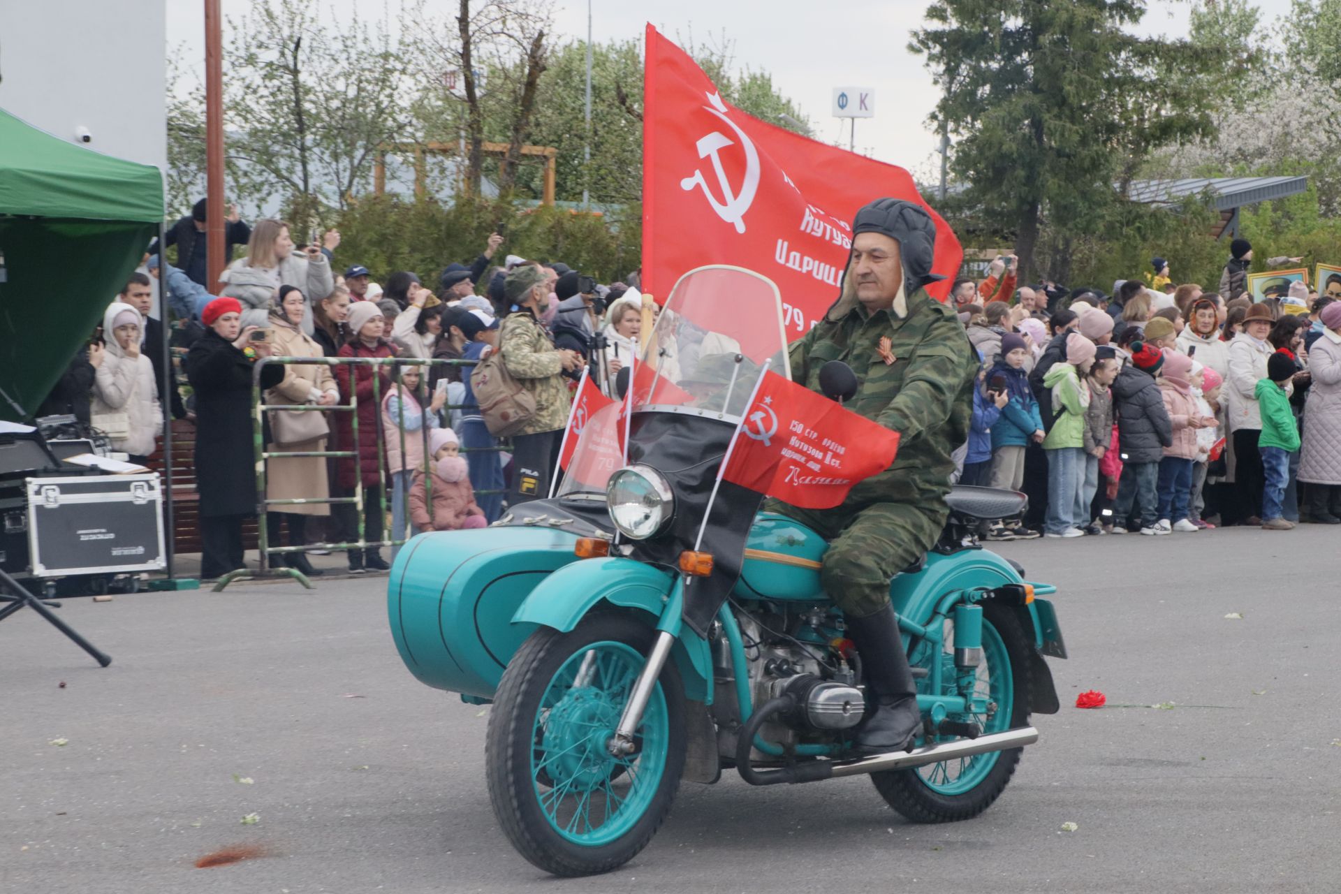 Бүген Сабада Җиңү бәйрәме узды (фоторепортаж)