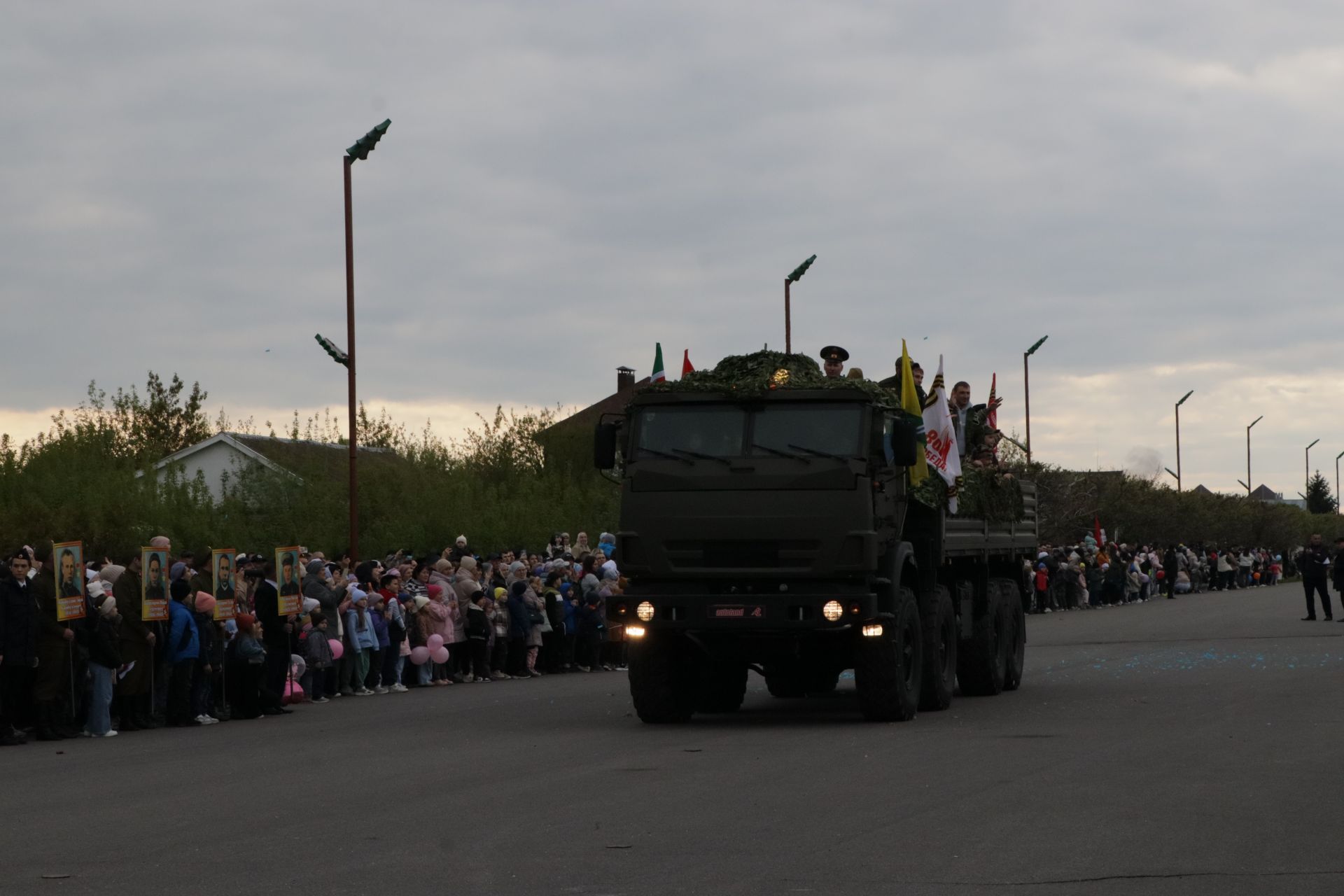 Бүген Сабада Җиңү бәйрәме узды (фоторепортаж)