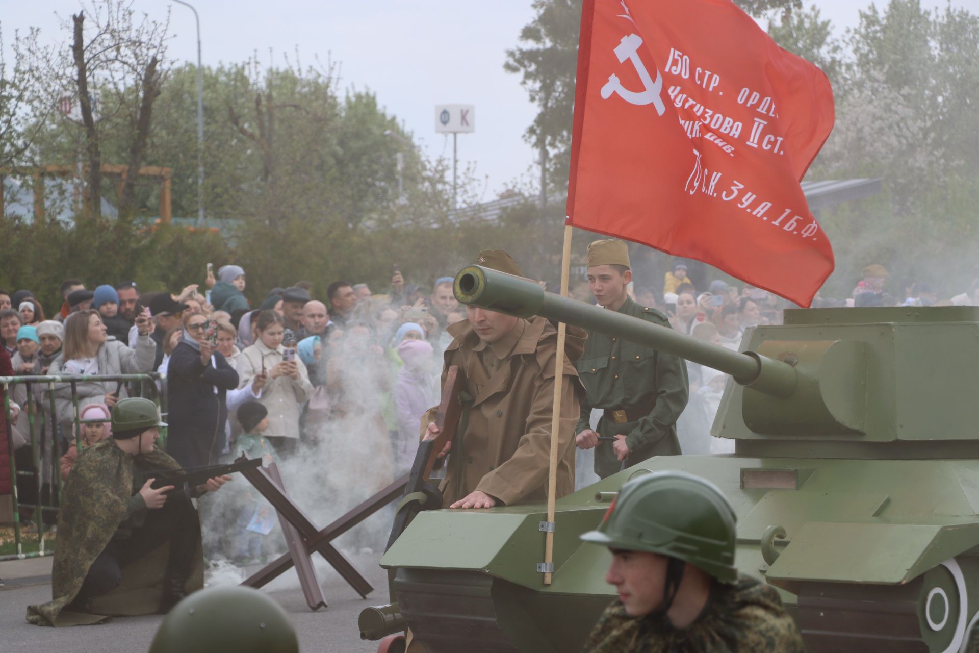 Бүген Сабада Җиңү бәйрәме узды (фоторепортаж)