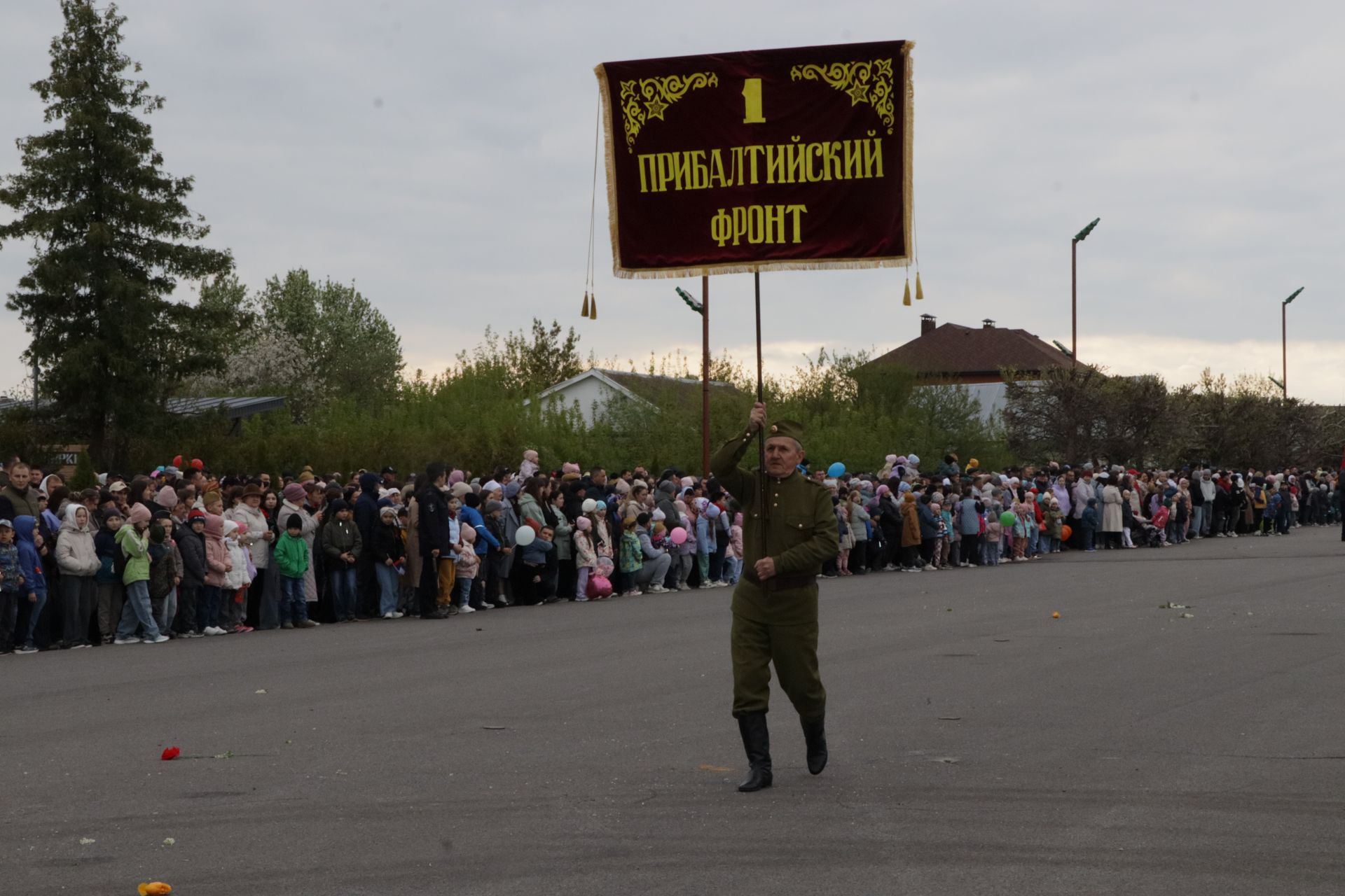 Бүген Сабада Җиңү бәйрәме узды (фоторепортаж)