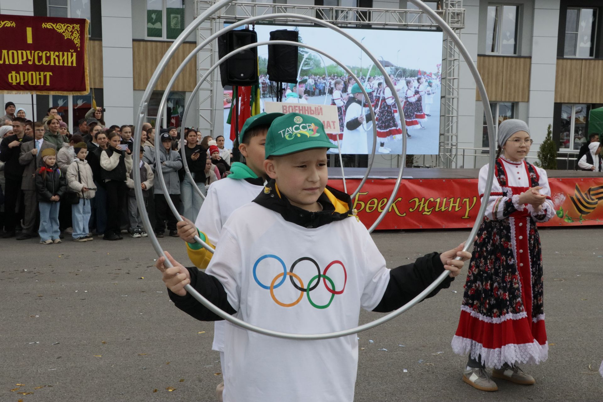 Бүген Сабада Җиңү бәйрәме узды (фоторепортаж)