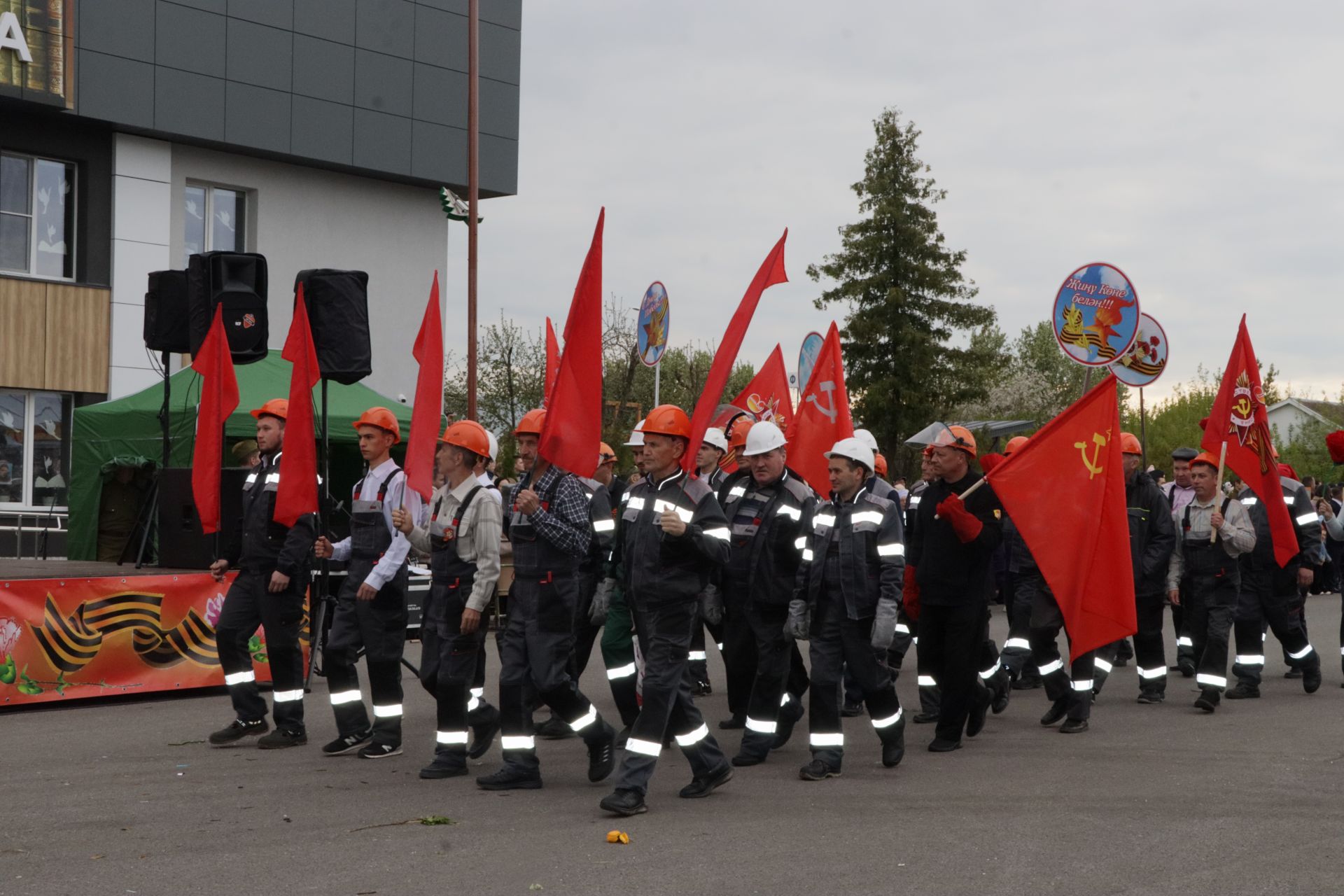 Бүген Сабада Җиңү бәйрәме узды (фоторепортаж)