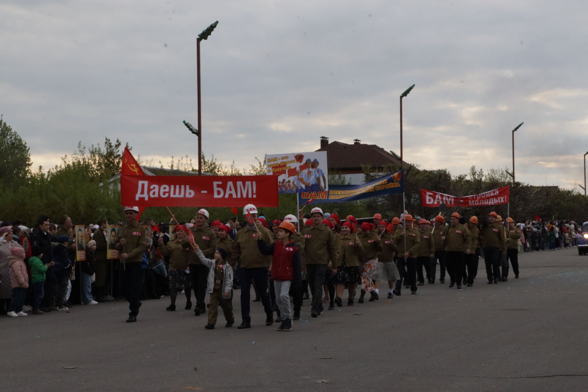 Бүген Сабада Җиңү бәйрәме узды (фоторепортаж)