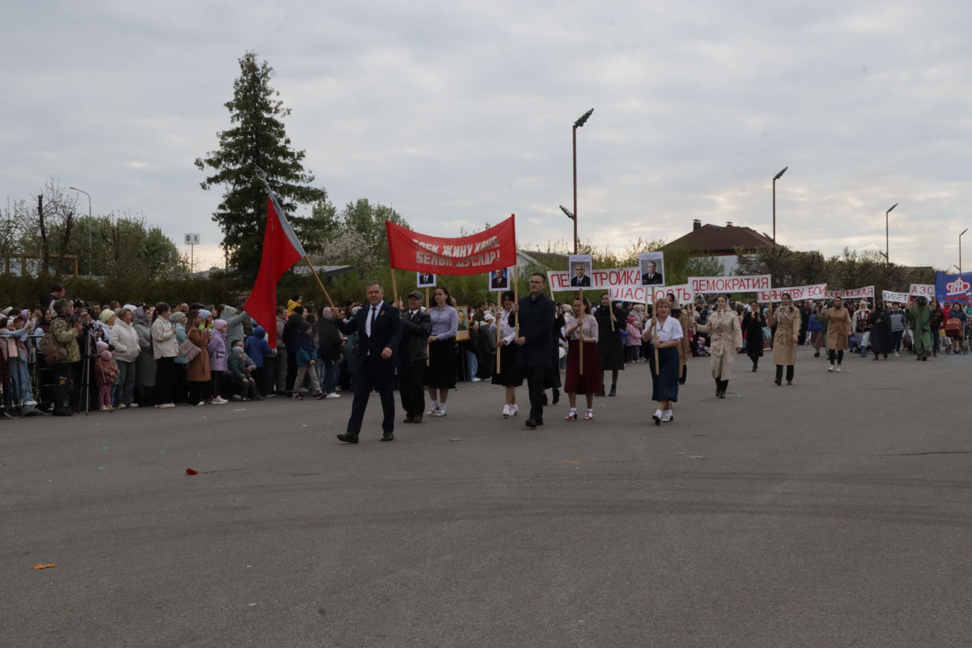 Бүген Сабада Җиңү бәйрәме узды (фоторепортаж)