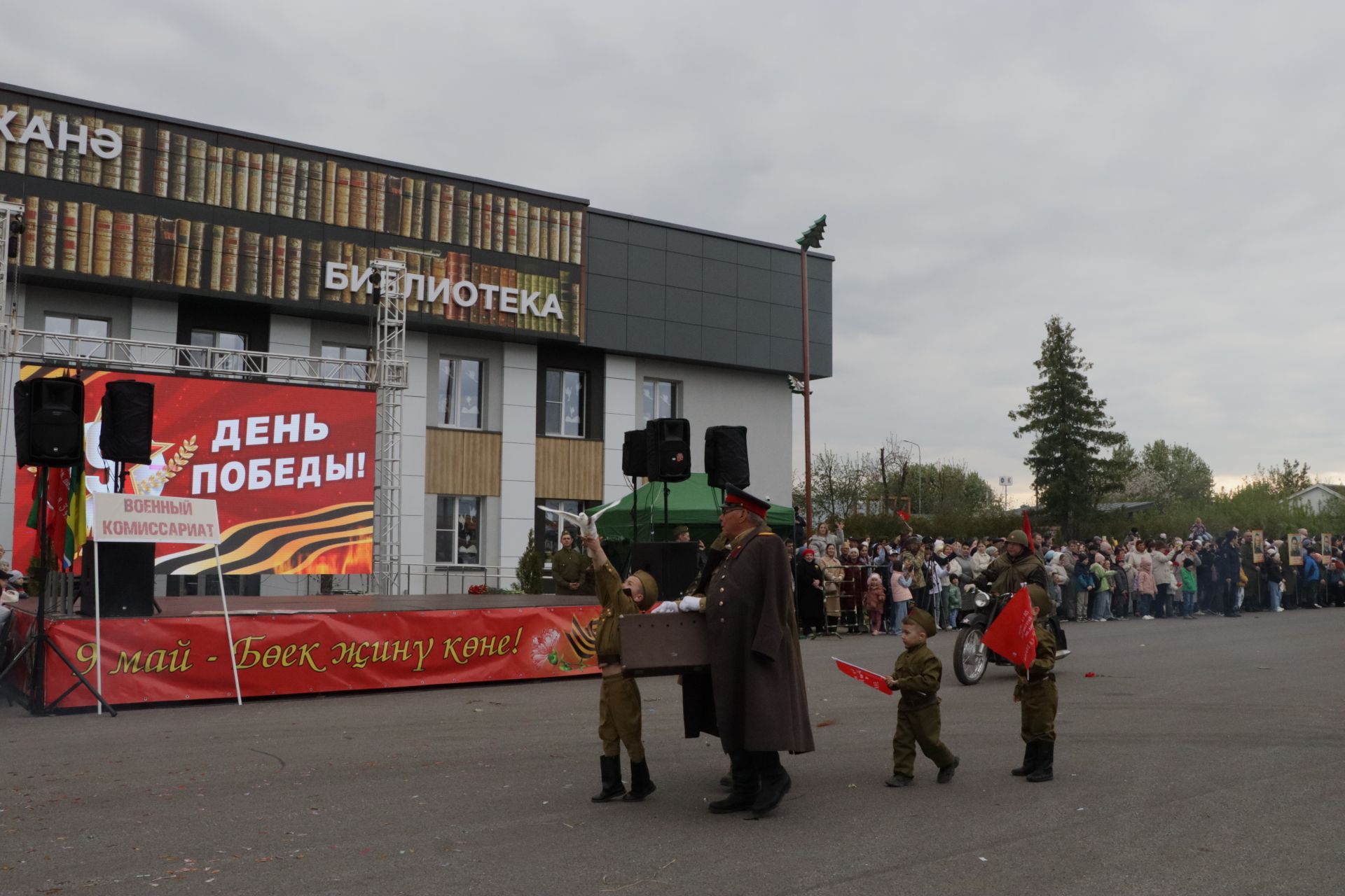 Бүген Сабада Җиңү бәйрәме узды (фоторепортаж)