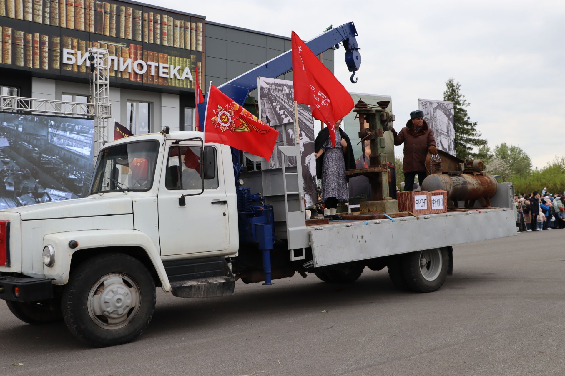 Бүген Сабада Җиңү бәйрәме узды (фоторепортаж)