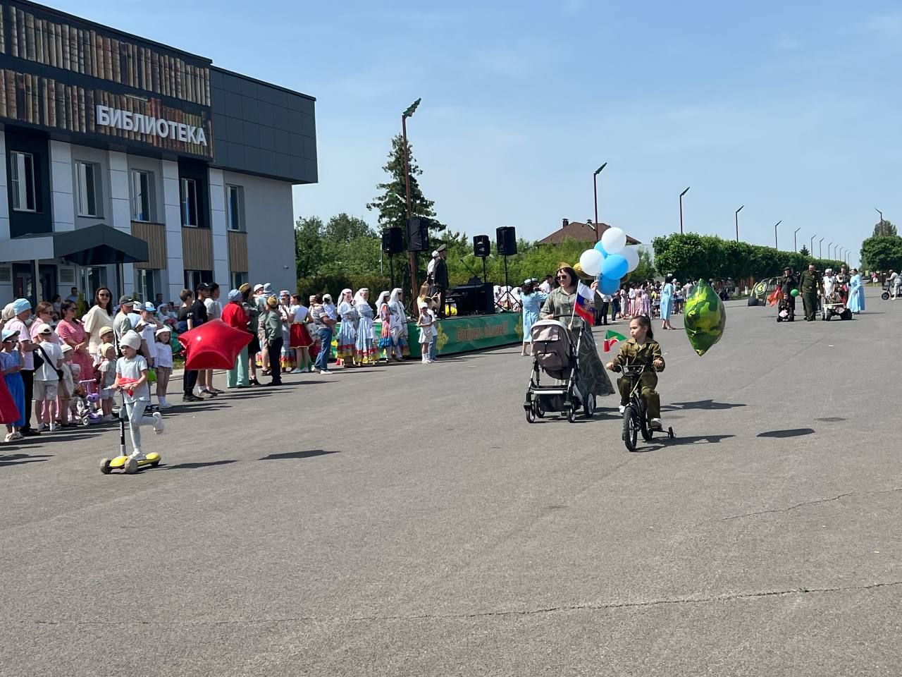 Балаларны яклау көнендә Сабада коляскалар парады узды