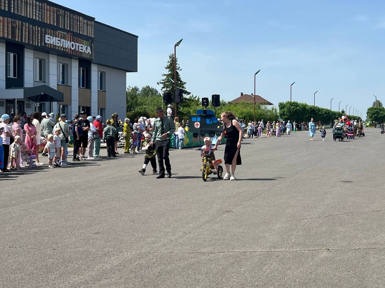 Балаларны яклау көнендә Сабада коляскалар парады узды