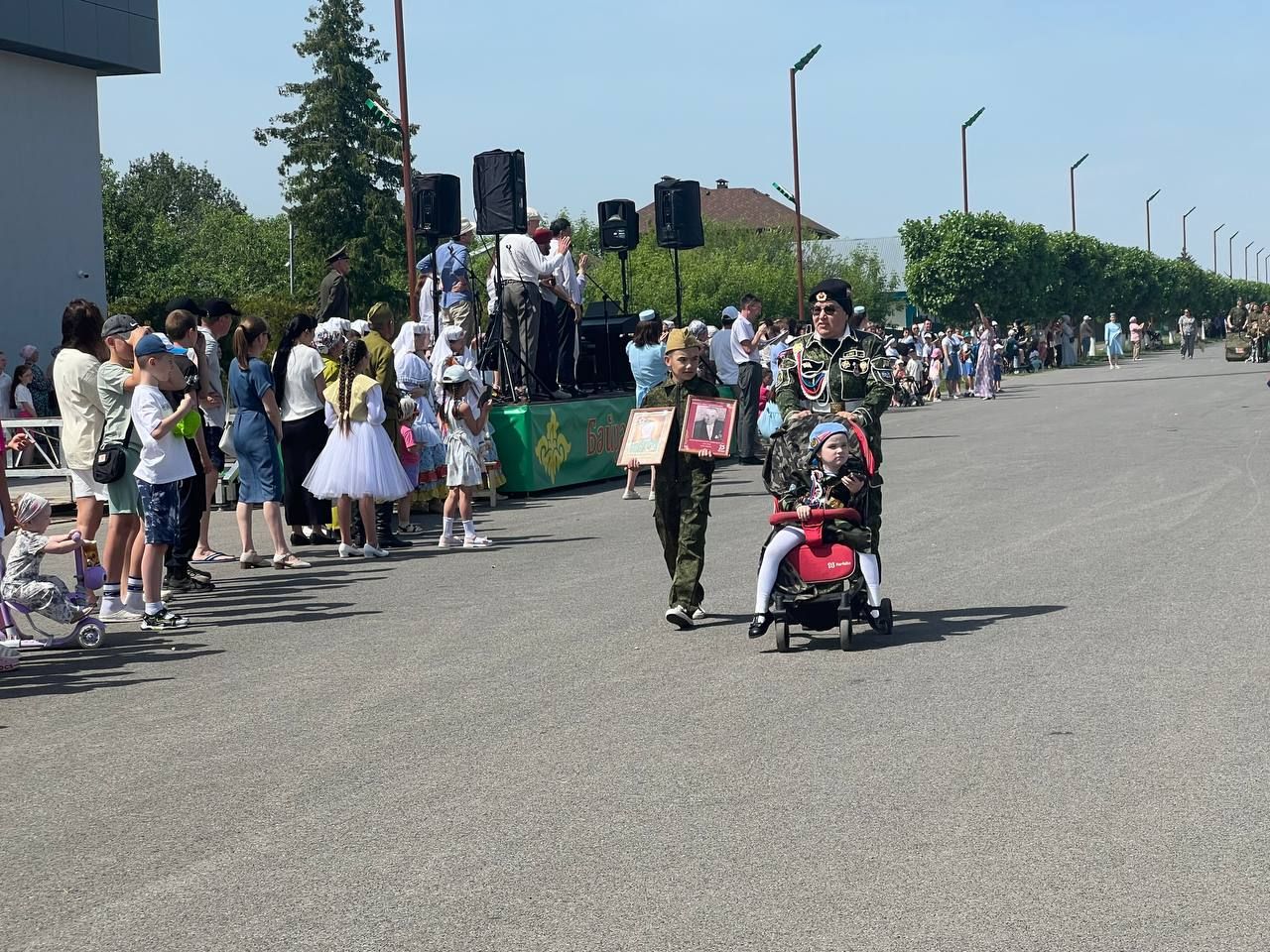 Балаларны яклау көнендә Сабада коляскалар парады узды