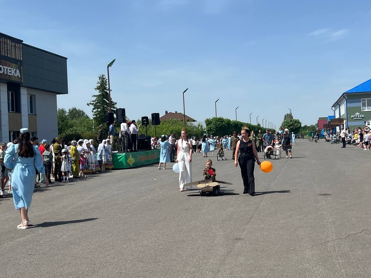 Балаларны яклау көнендә Сабада коляскалар парады узды