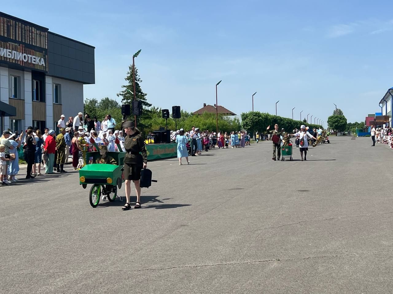 Балаларны яклау көнендә Сабада коляскалар парады узды